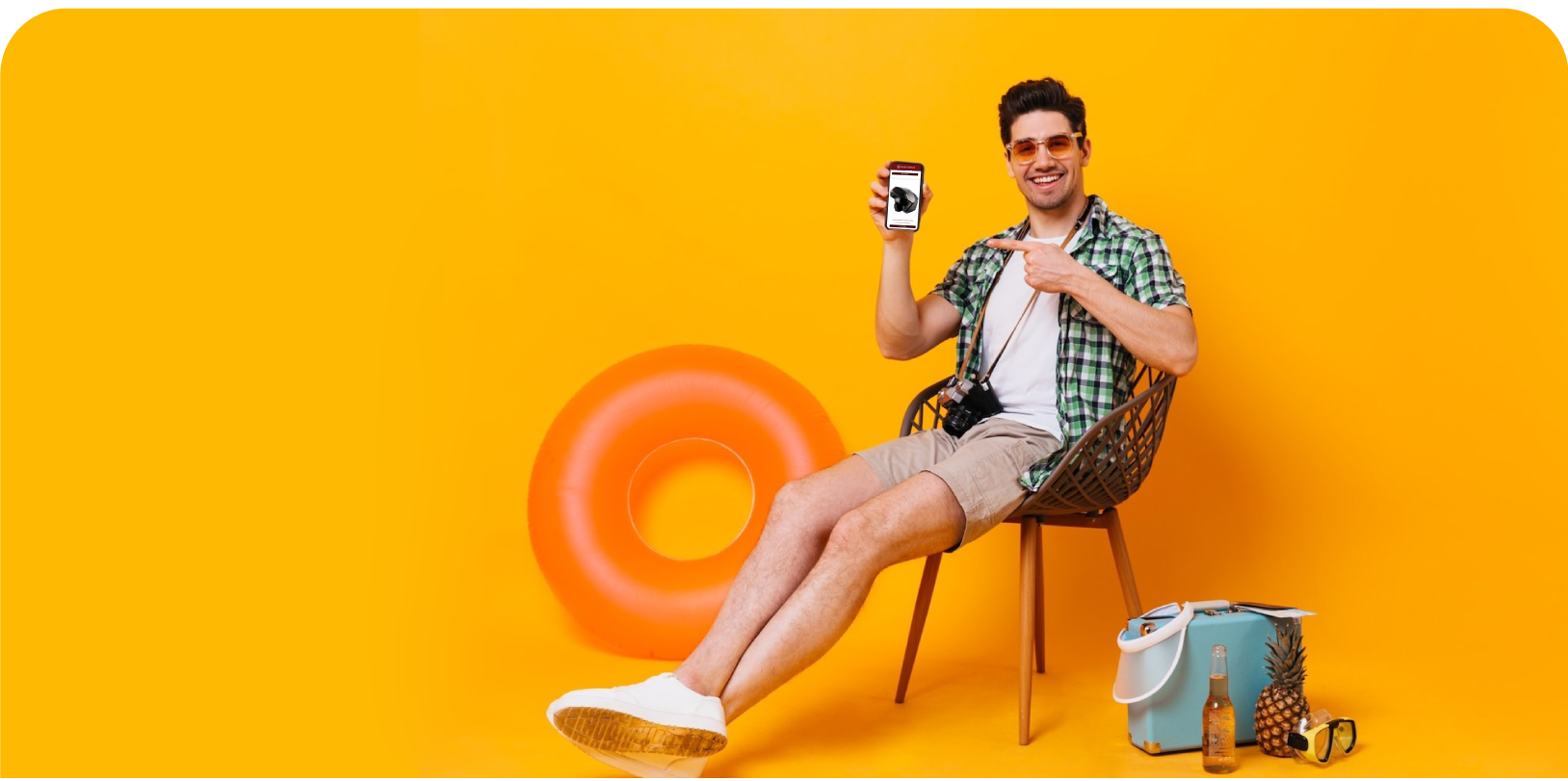 Persona usando celular feliz